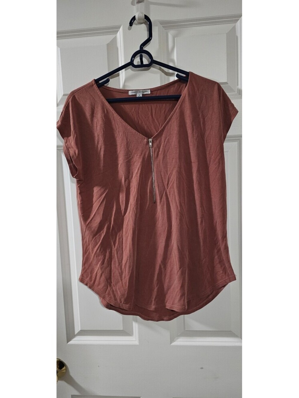 Women’s Green Envelope Rust V-Neck short sleeve Shirt Size Medium